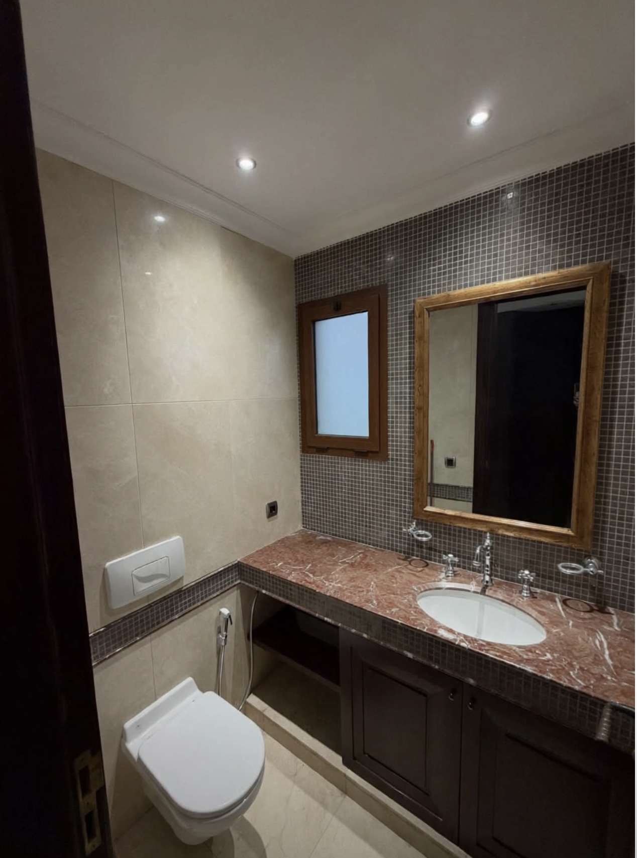 Screenshot HIGH FLOOR | UPGRADED | APARTMENT FOR RENT | DOWNTOWN | BEIRUT | SOLIDERE
