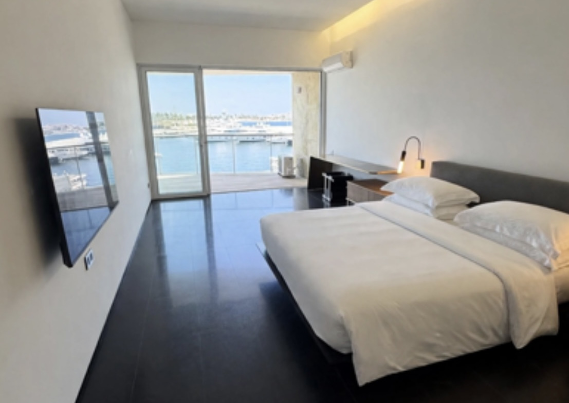 LE YACHT CLUB | BEIRUT | DOWNTOWN | ZAYTUNAY BAY | FULL MARINA VIEW