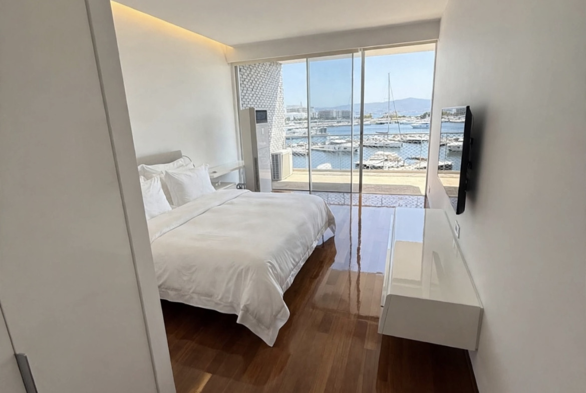 LE YACHT CLUB | BEIRUT | DOWNTOWN | ZAYTUNAY BAY | FULL MARINA VIEW
